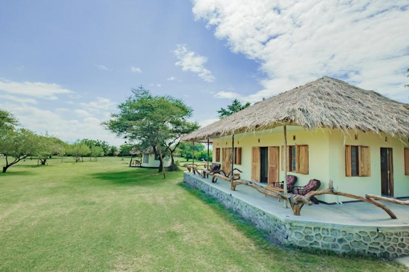 Lake Natron Maasai Giraffe Eco Lodge And Camping Mtowabaga エクステリア 写真